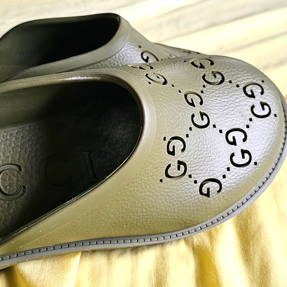 Gucci Men's Slip on sandals - Picture 4 of 10
